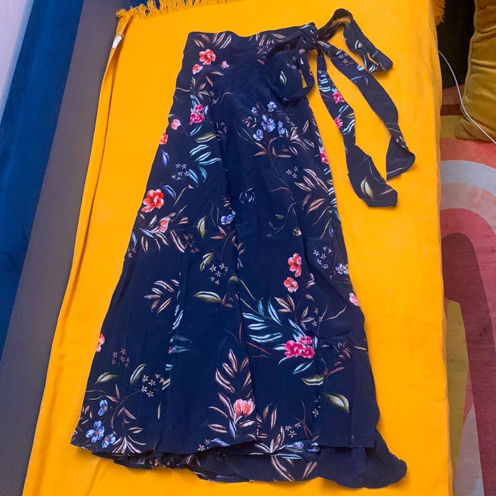 Amour Vert Navy Jardin full length wrap around skirt with tie, size small